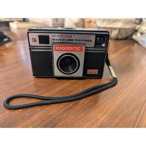 Vintage 126 Magimatic Magicube Camera X 50 Instant Load - Made in U.S.A.